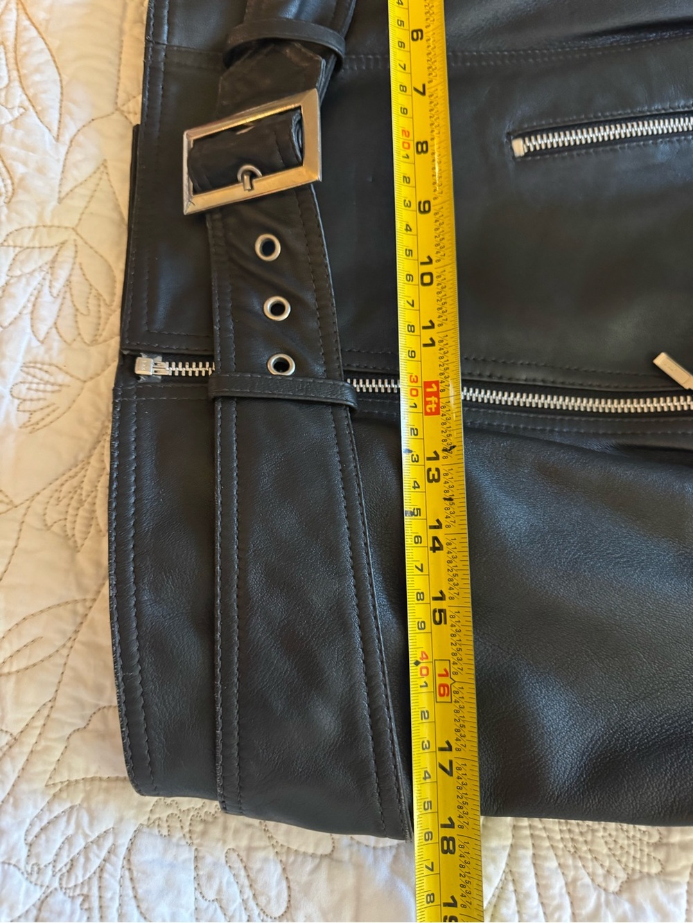 100% Genuine Leather Motorcycle Vest - Picture 3 of 9